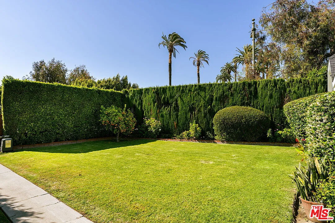 3 bed, 4.0 bath, 2673 sqft, $10,000 — Photo 2