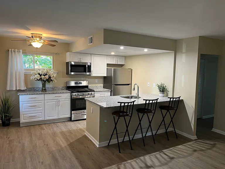 8 Cedar Ave #A — Photo 2