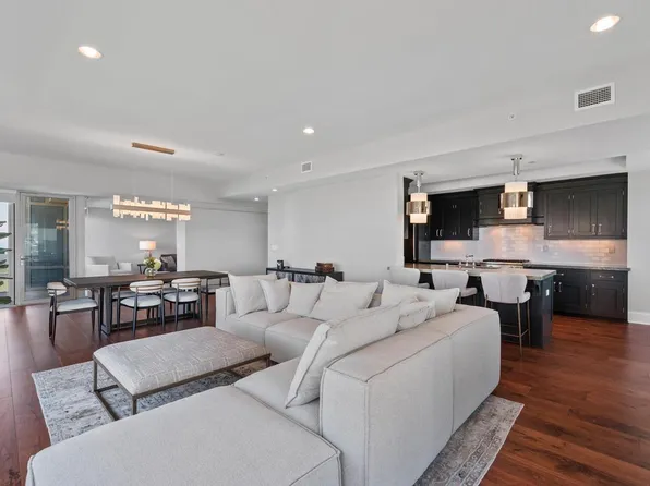 923 East Kilbourn AVENUE #1203, Milwaukee, WI 53202