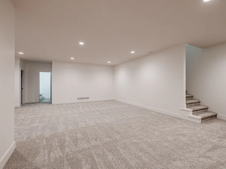 8620 S 49th St — Photo 37