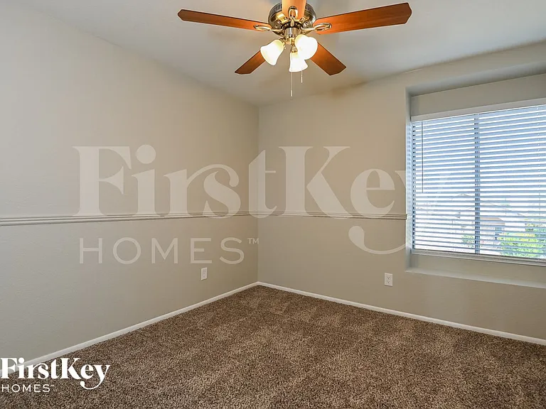 1161 N Chamberlain Pl — Photo 12