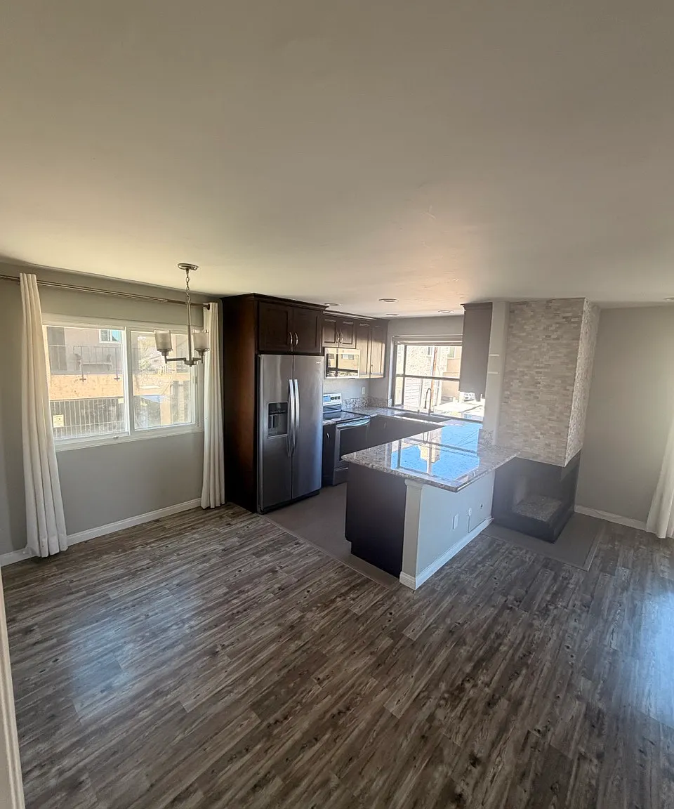 2 bed, 840 sqft, $3,195 — Photo 4