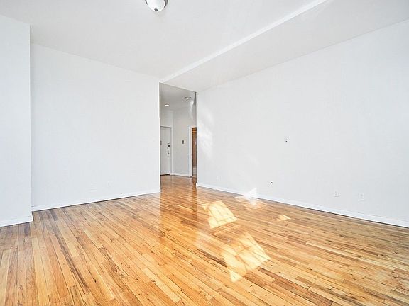3rd image of 910 Park Pl APT 1D
