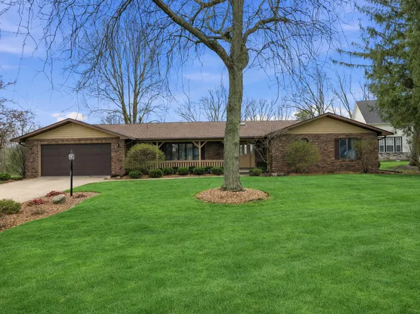 3921 Bonnie Dr, Crown Point, IN 46307