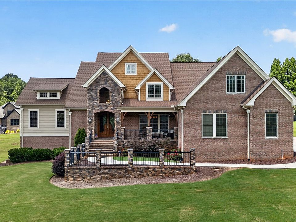 1st image of 204 Willow Wind Ct