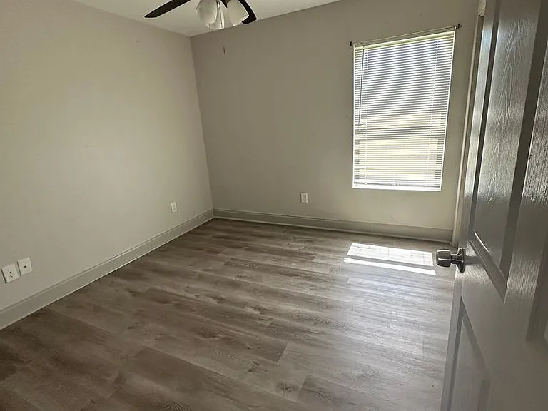 1406 Memory Ln — Photo 11