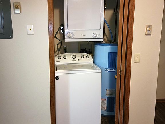 5th image of 1285 Bartosh Ln APT 1