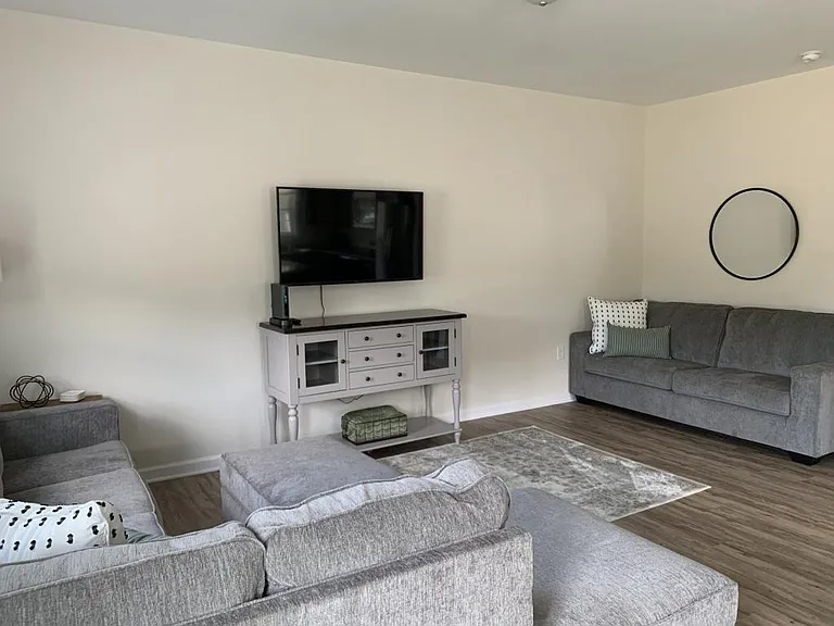 239 Louise Ln — Photo 2