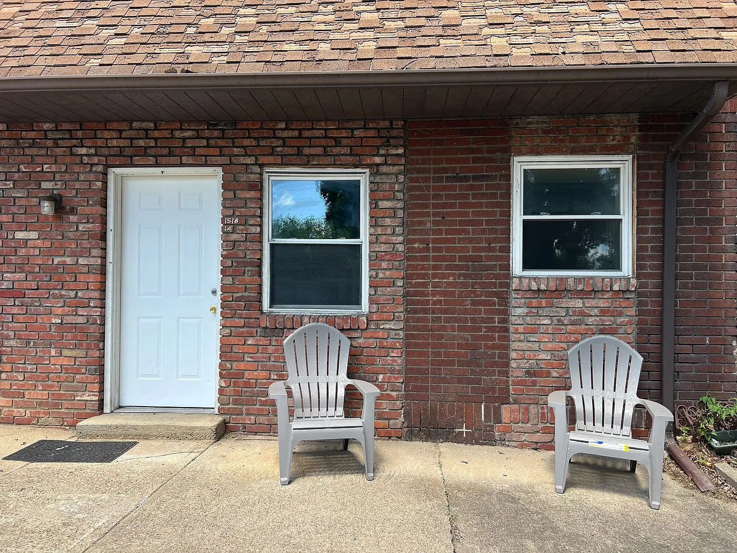 1518 Chartiers Ave — Photo 2