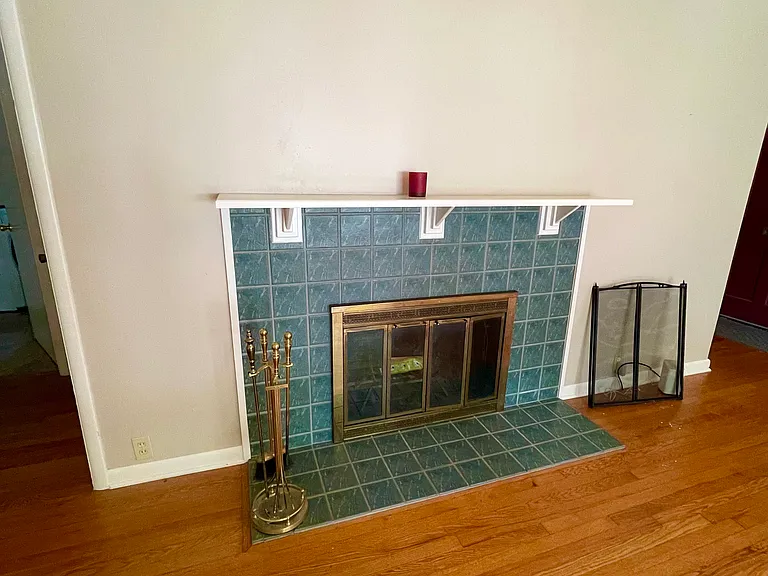 356 E Dickson St — Photo 4