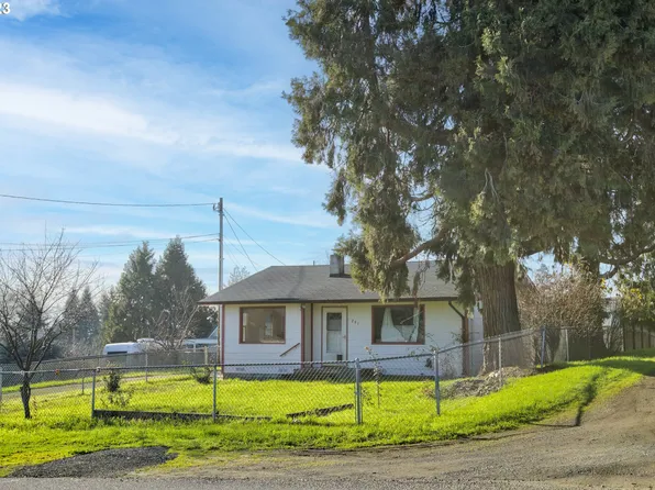 261 SE Grape Ave, Winston, OR 97496