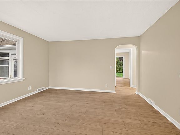3rd image of 214 Heberle Rd