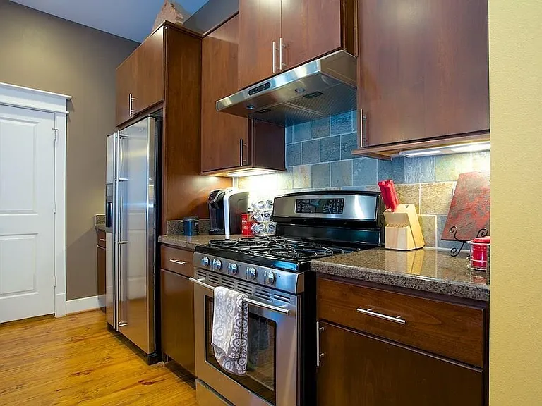 2322 Beall St — Photo 4