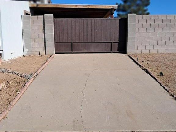 2nd image of 1637 W Tierra Buena Ln