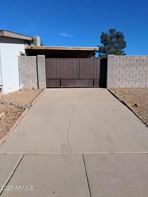 Building Photo - 1637 W Tierra Buena Ln