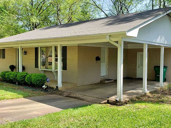 5th image of 1110 E Neches St