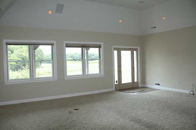 Living room w/15ft ceiling