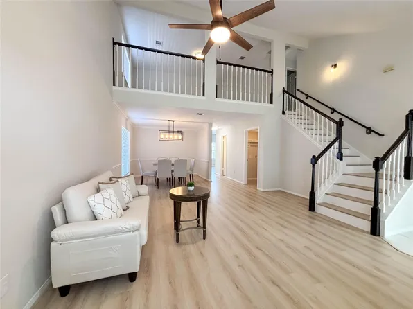 13038 Skymeadow Dr, Houston, TX 77082