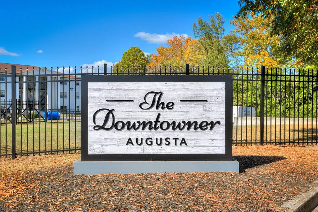 The Downtowner — Photo 1