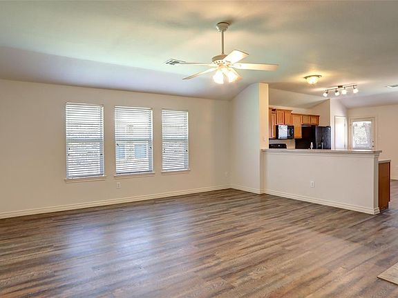 3rd image of 808 Riverhead Dr