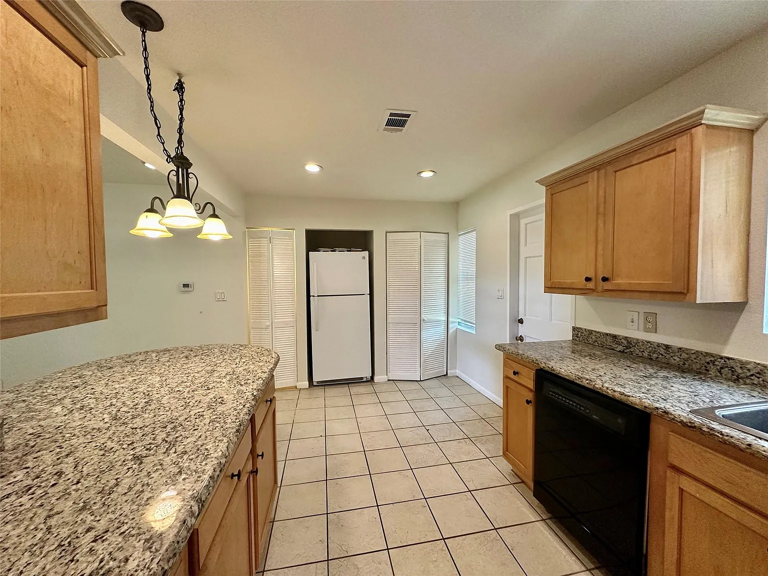 2 bed, 1.0 bath, 1200 sqft, $1,325 — Photo 2