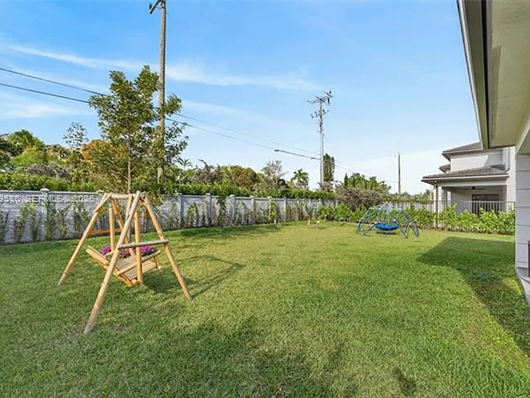 8267 SW 120th Ter — Photo 46