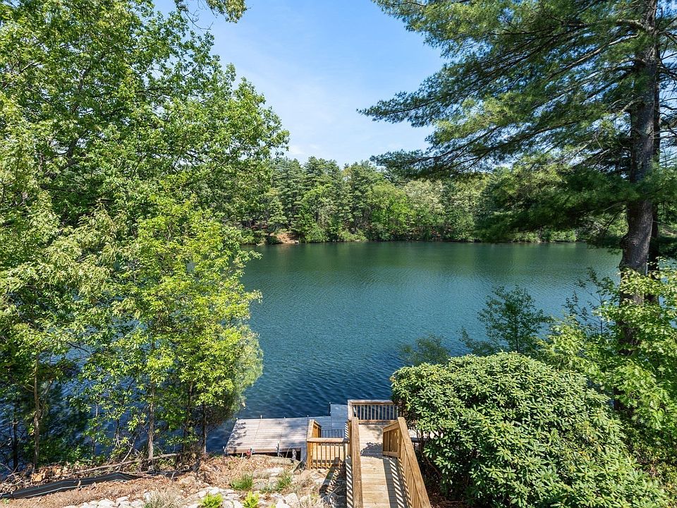 1st image of 44 Pine Point Rd