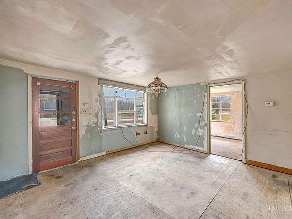 3rd image of 2575 Airport Rd