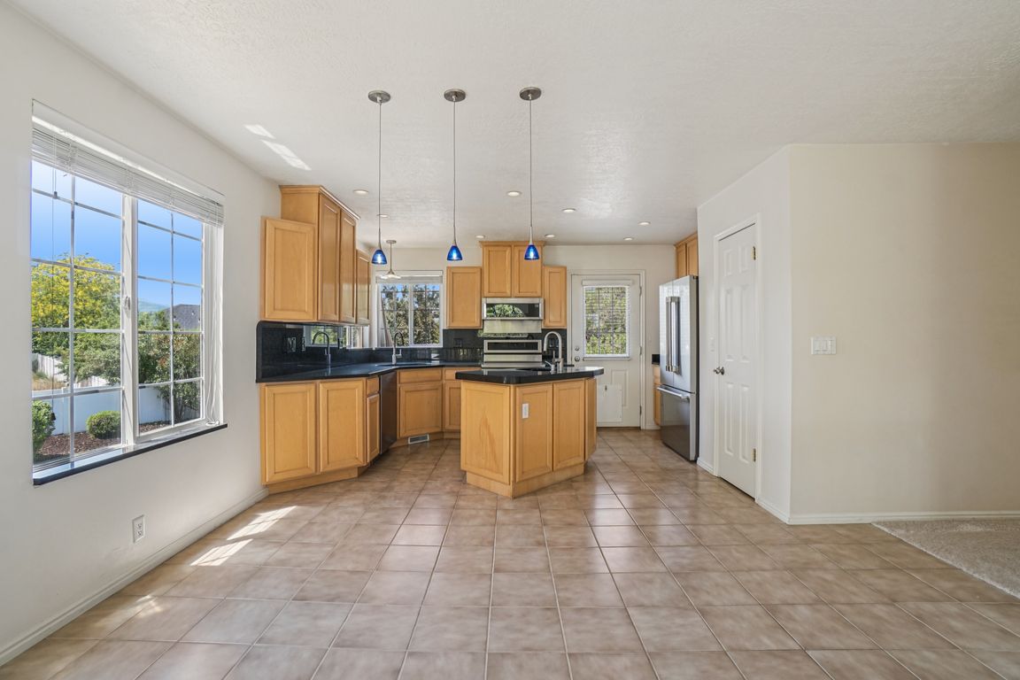 W Boulder Glen Cir-S2606-012.jpg