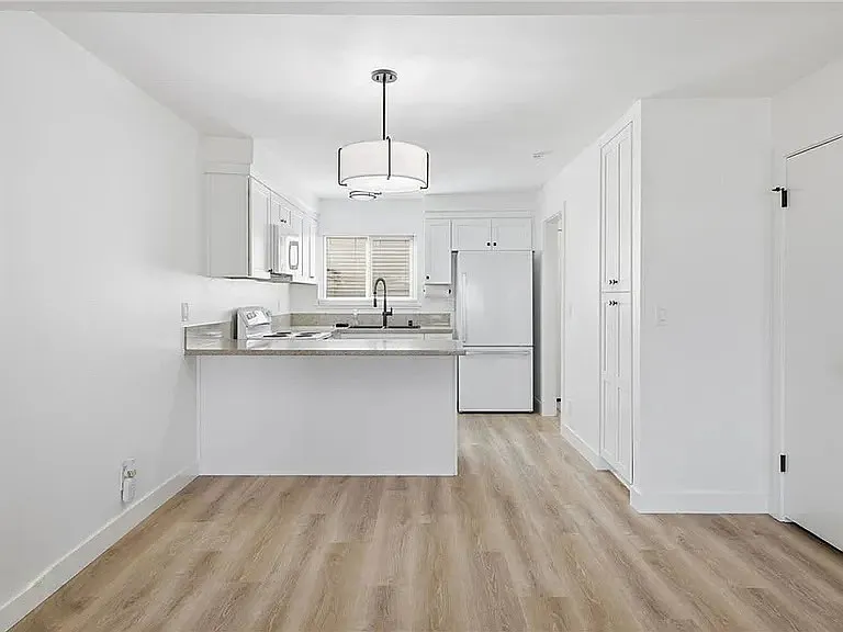 2 bed, 1024 sqft, $3,500 — Photo 4