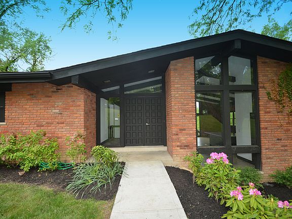 3rd image of 8440 Susann Ln
