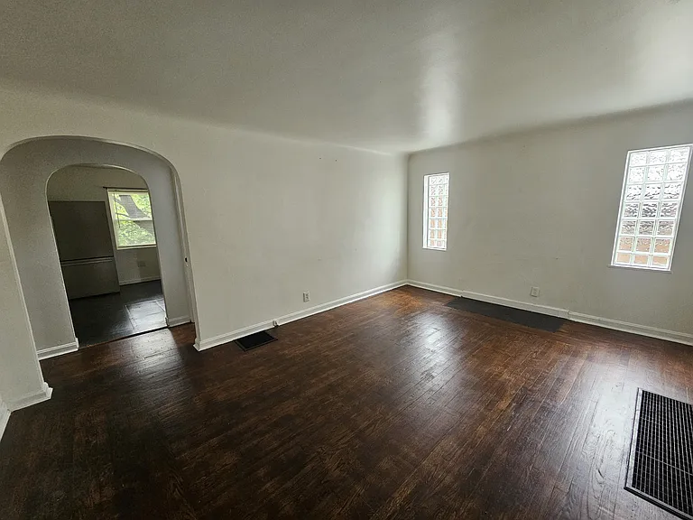 3935 Farrell Dr — Photo 3
