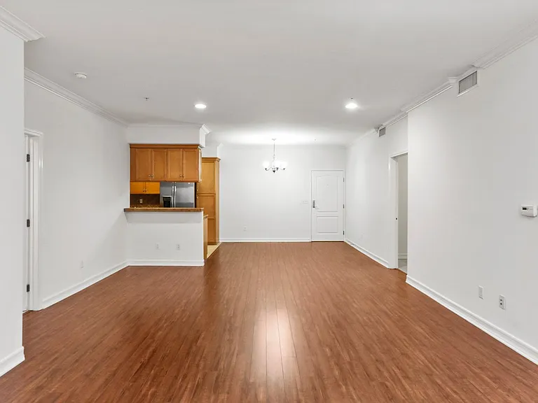 2335 S Bentley Ave — Photo 6