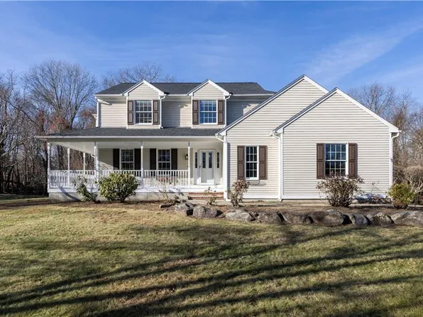 38 Kristen Ln, North Kingstown, RI 02852