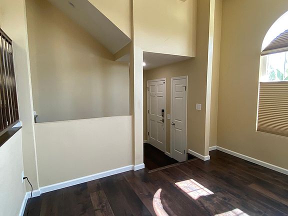 Entrance and coat closet.