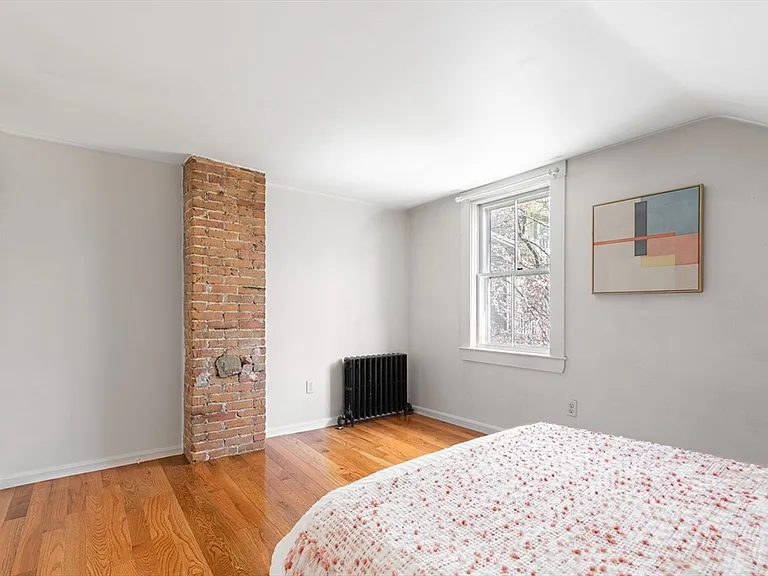 82 Bristol St — Photo 9
