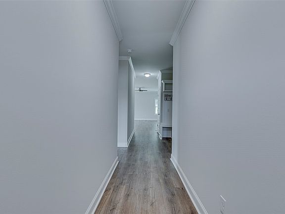 5th image of 202 Meadow Ln