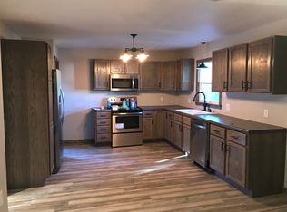 422 S 8th St, Osage City, KS 66523