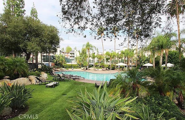 21550 Burbank Blvd #208 — Photo 22