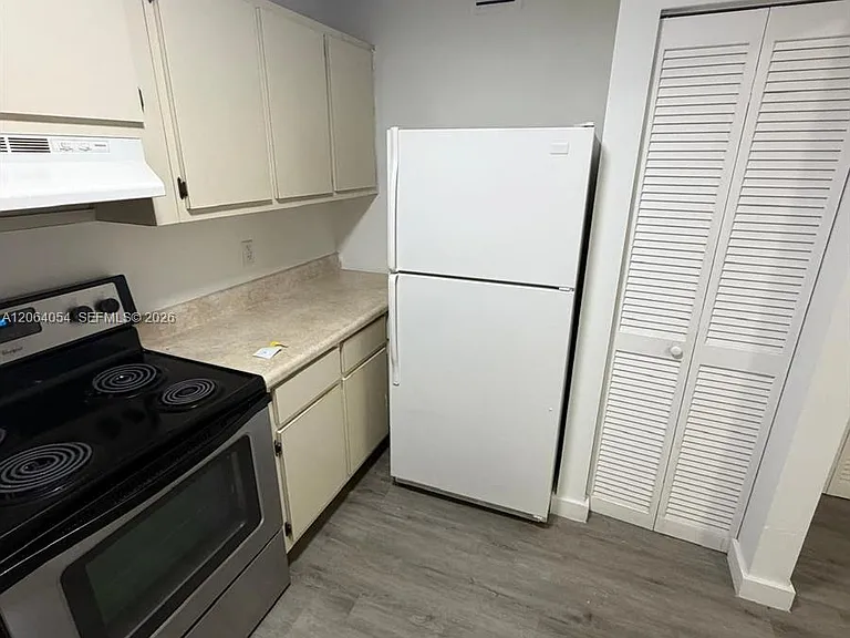 1501 W 42nd St #102 — Photo 8
