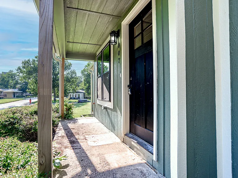 807 W Bennett Dr — Photo 4