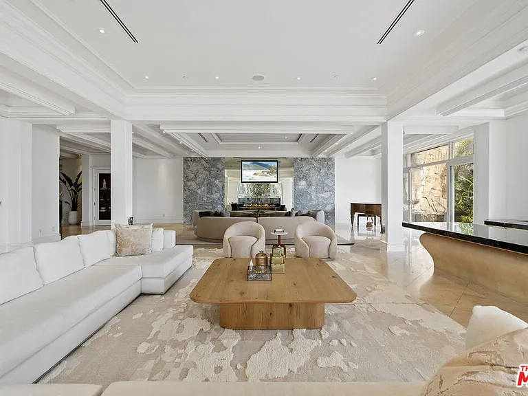 360 Trousdale Pl — Photo 2