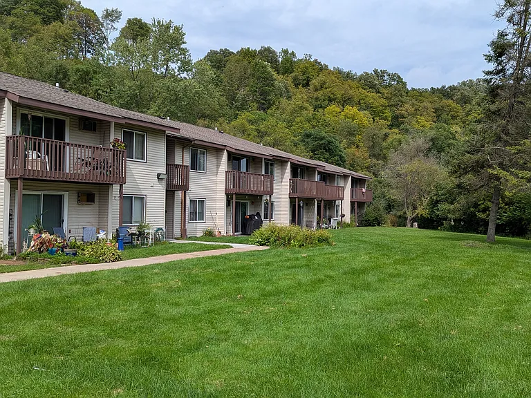 W528 Park Dr #1 — Photo 7