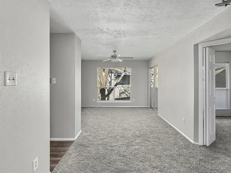 7313 Gulf Fwy — Photo 3