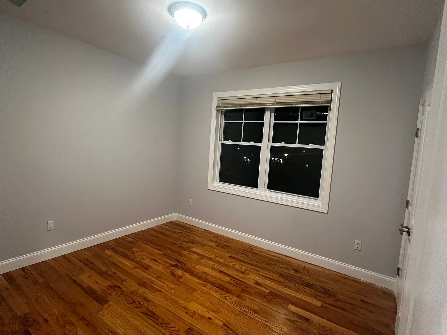3 bed, 1.0 bath, 1100 sqft, $2,800 — Photo 2