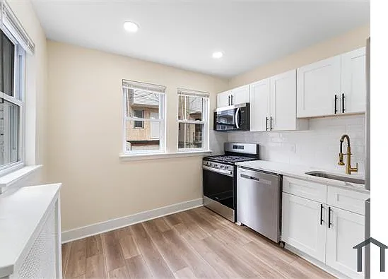 3 bed, $2,200 — Photo 4