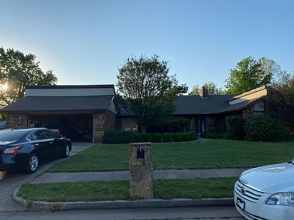 3rd image of 1217 E Hills Dr