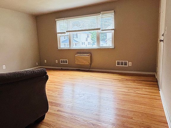 3rd image of 291-301 Riverside Dr #7