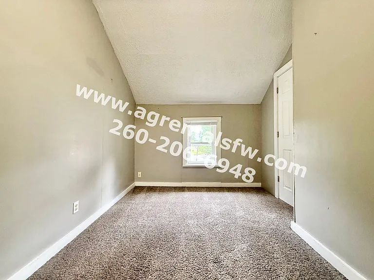 874 Cline St — Photo 2