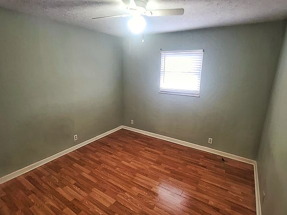 3rd image of 1519 Steadmantown Ln APT 1
